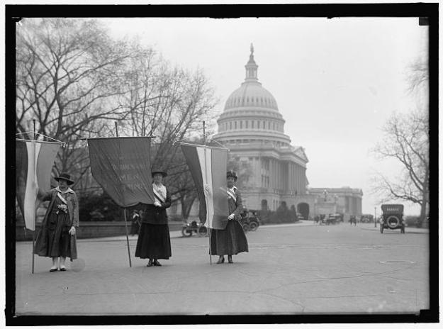 Suffragists picketing the Capitol, 1918.