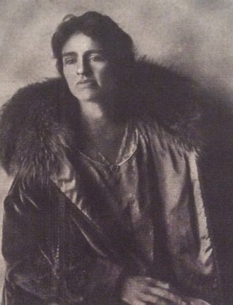 Portrait photograph of Jean Webster, Bookman magazine, 1916.