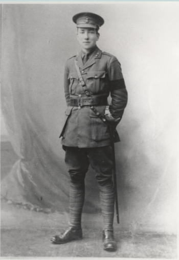 Photo portrait of poet Robert Graves in military uniform, 1914