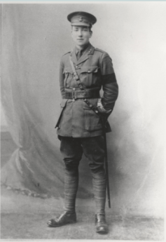 Photo portrait of poet Robert Graves in military uniform, 1914
