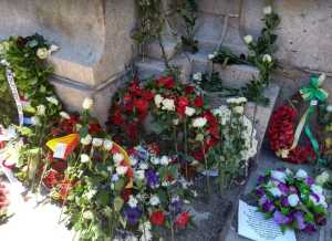 Wreaths at base of monument.