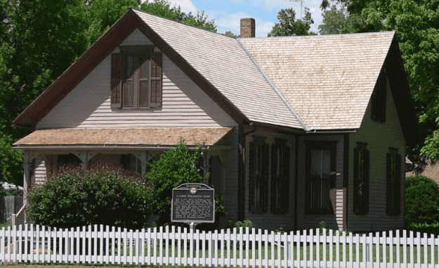 Photograph of Willa Cather's family home in Red Cloud, Nebraska.