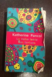 Cover illustration of La Valse Lente des Tortues by Katherin Pancol.